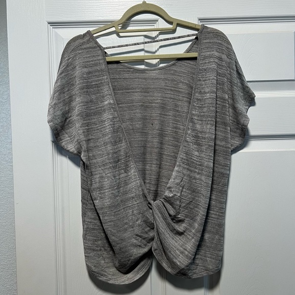 Cute top - Picture 2 of 2